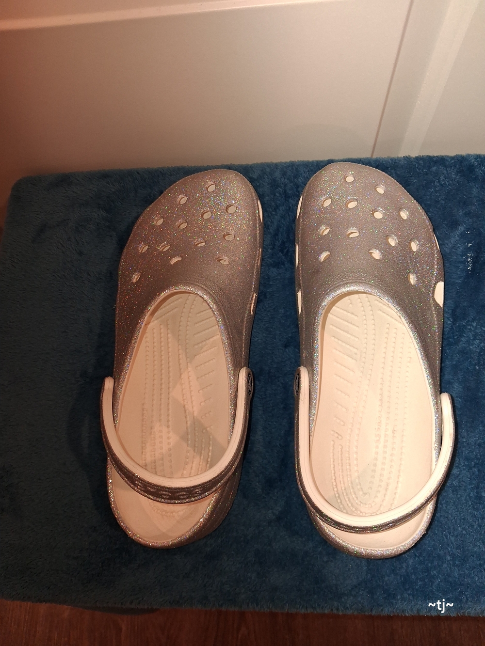 Womens Silver Glitter Crocs-Style Comfort Clogs